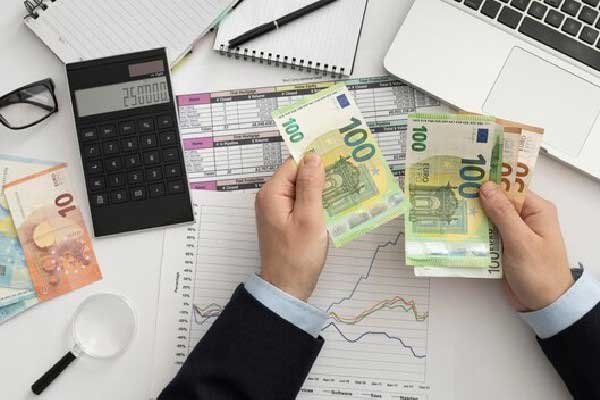 午后：美联储降息25个基点 美股涨跌不一-img